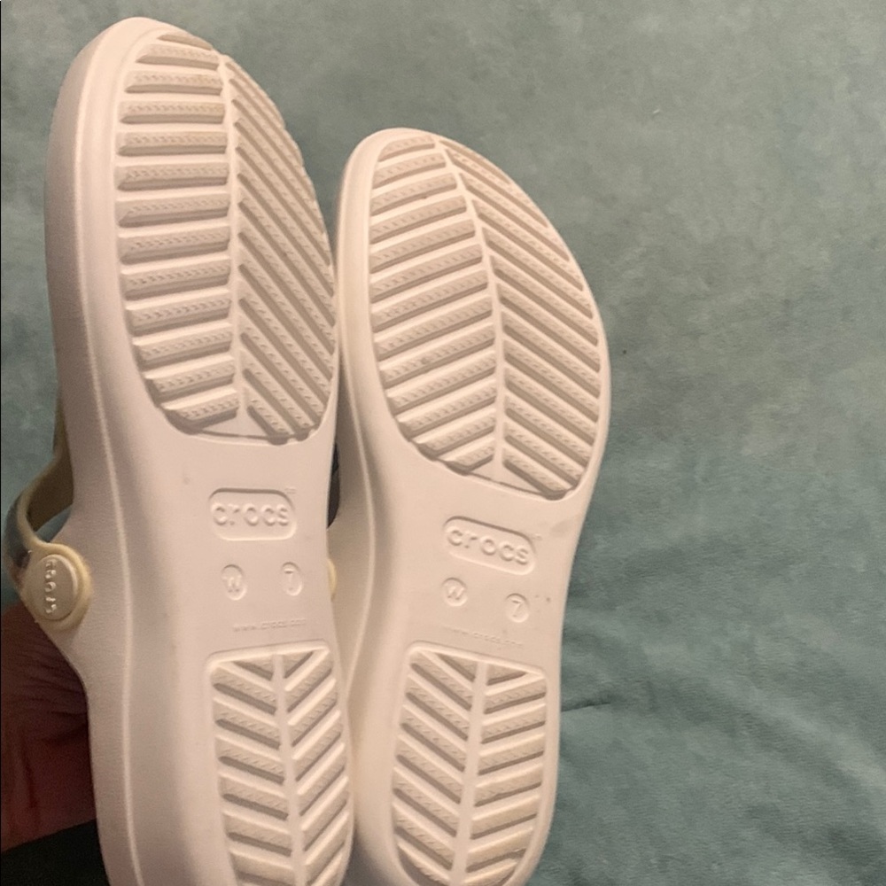CROCS White and Gold Sandals with Textured Footbed - Picture 5 of 5